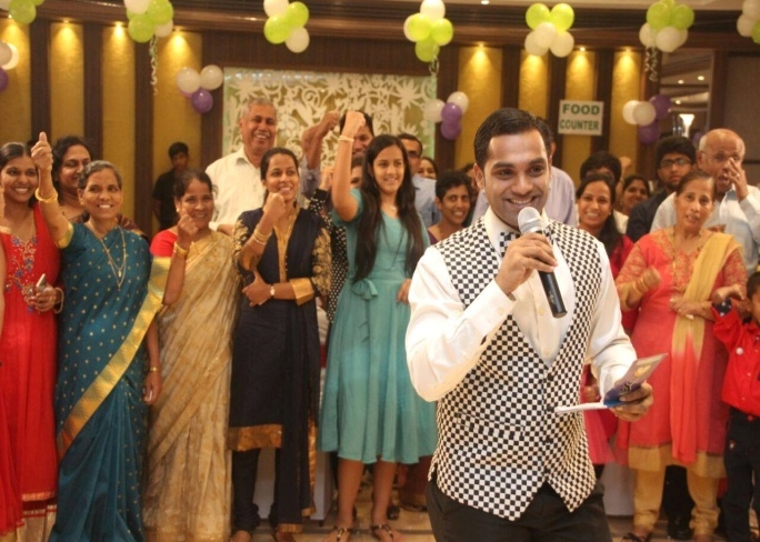 How can I tell whether a wedding anchor is experienced?